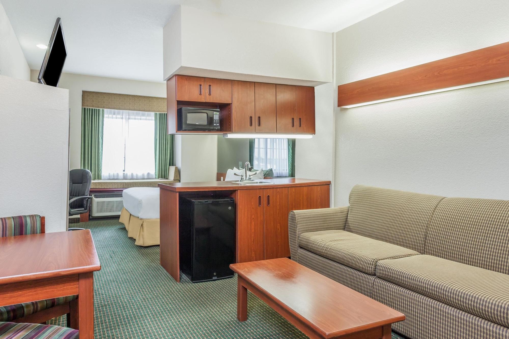 Days Inn By Wyndham Near Kansas Speedway Kansas City Buitenkant foto