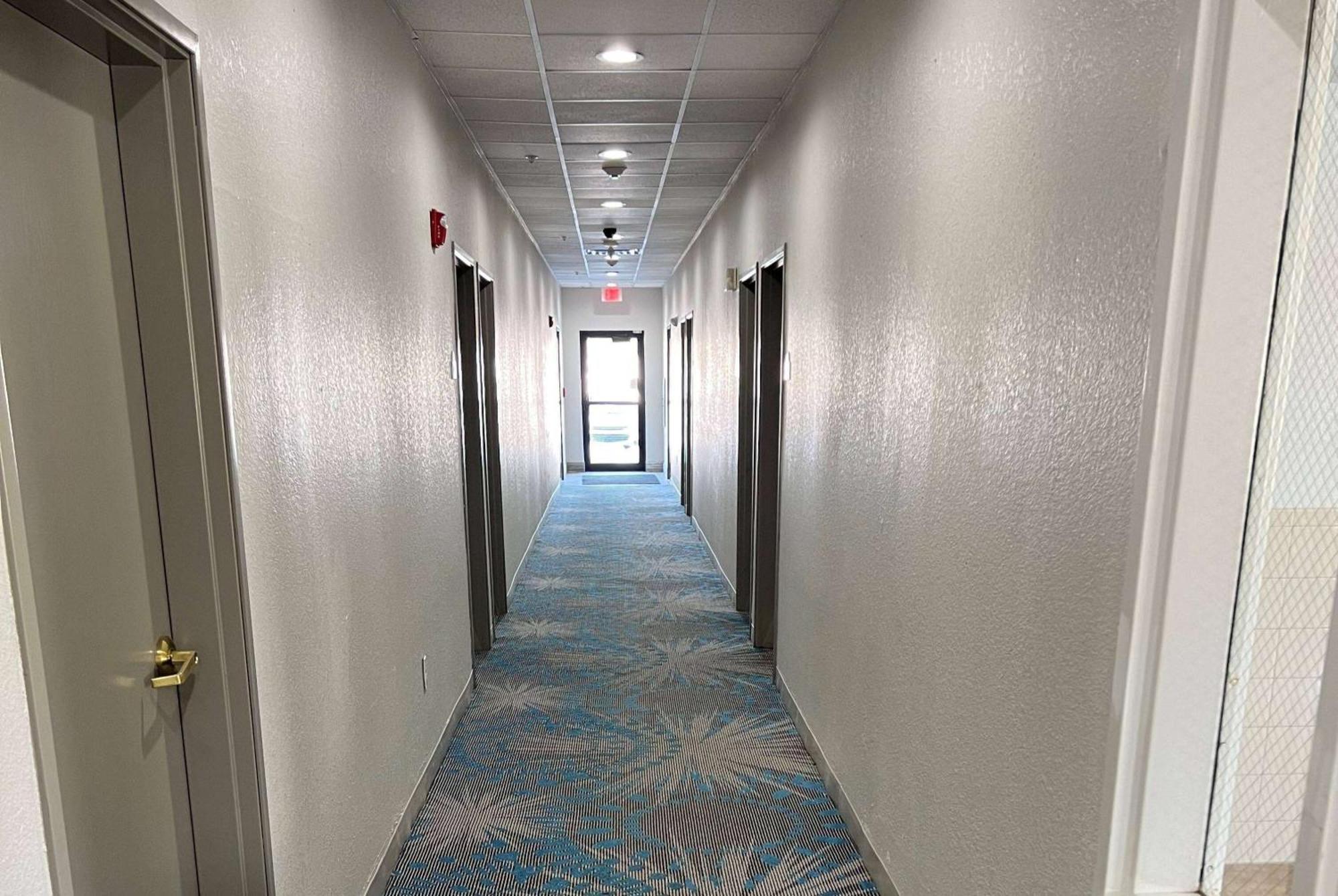 Days Inn By Wyndham Near Kansas Speedway Kansas City Buitenkant foto