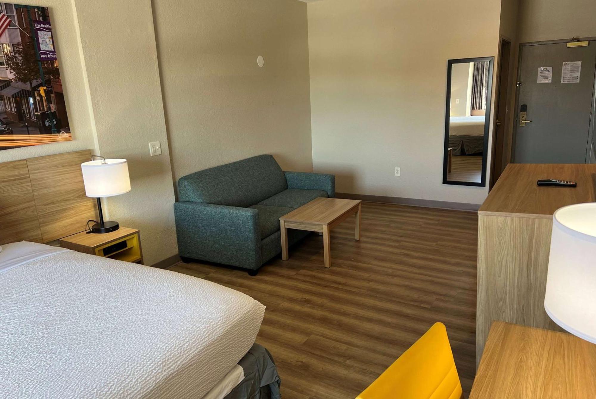 Days Inn By Wyndham Near Kansas Speedway Kansas City Buitenkant foto
