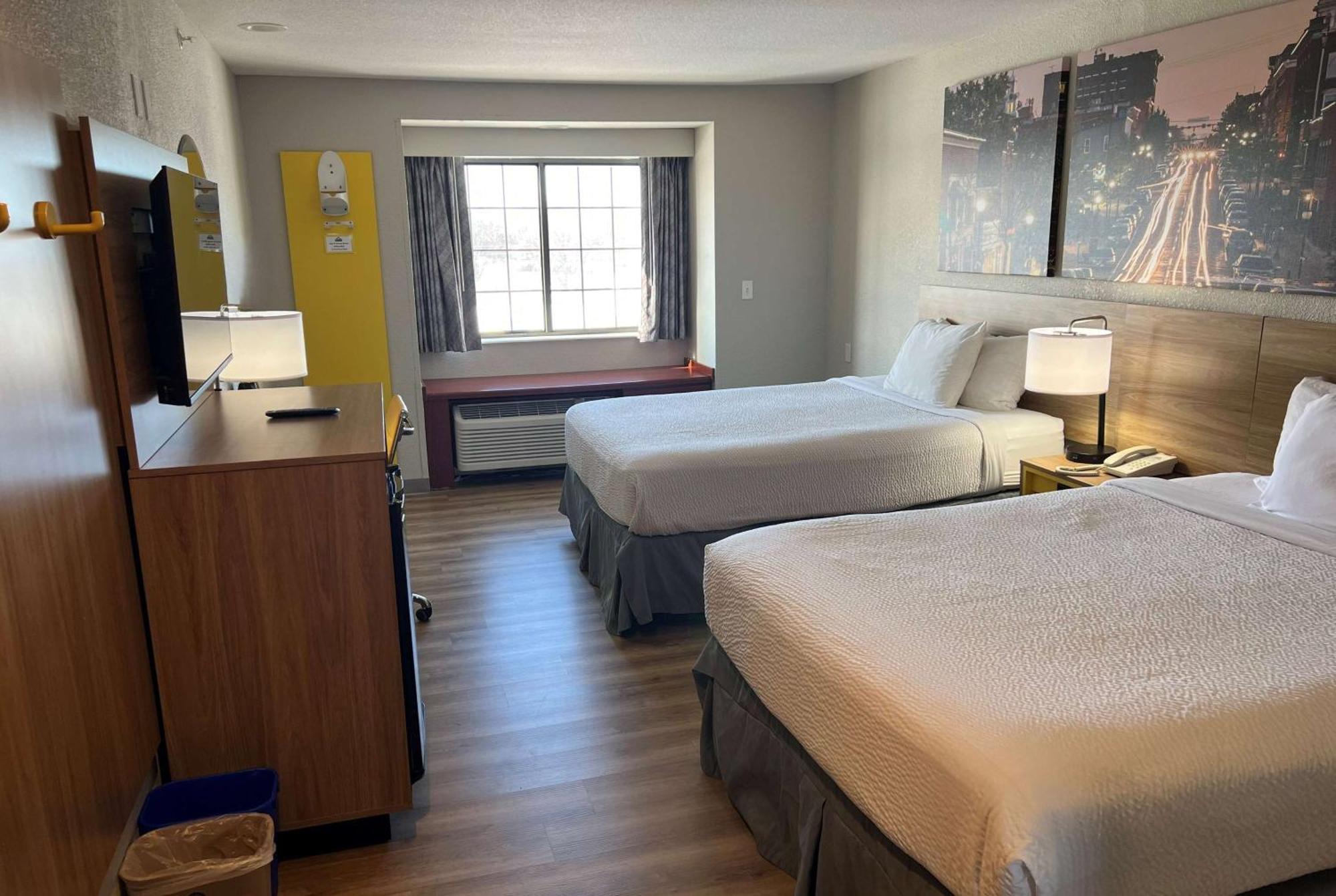 Days Inn By Wyndham Near Kansas Speedway Kansas City Buitenkant foto