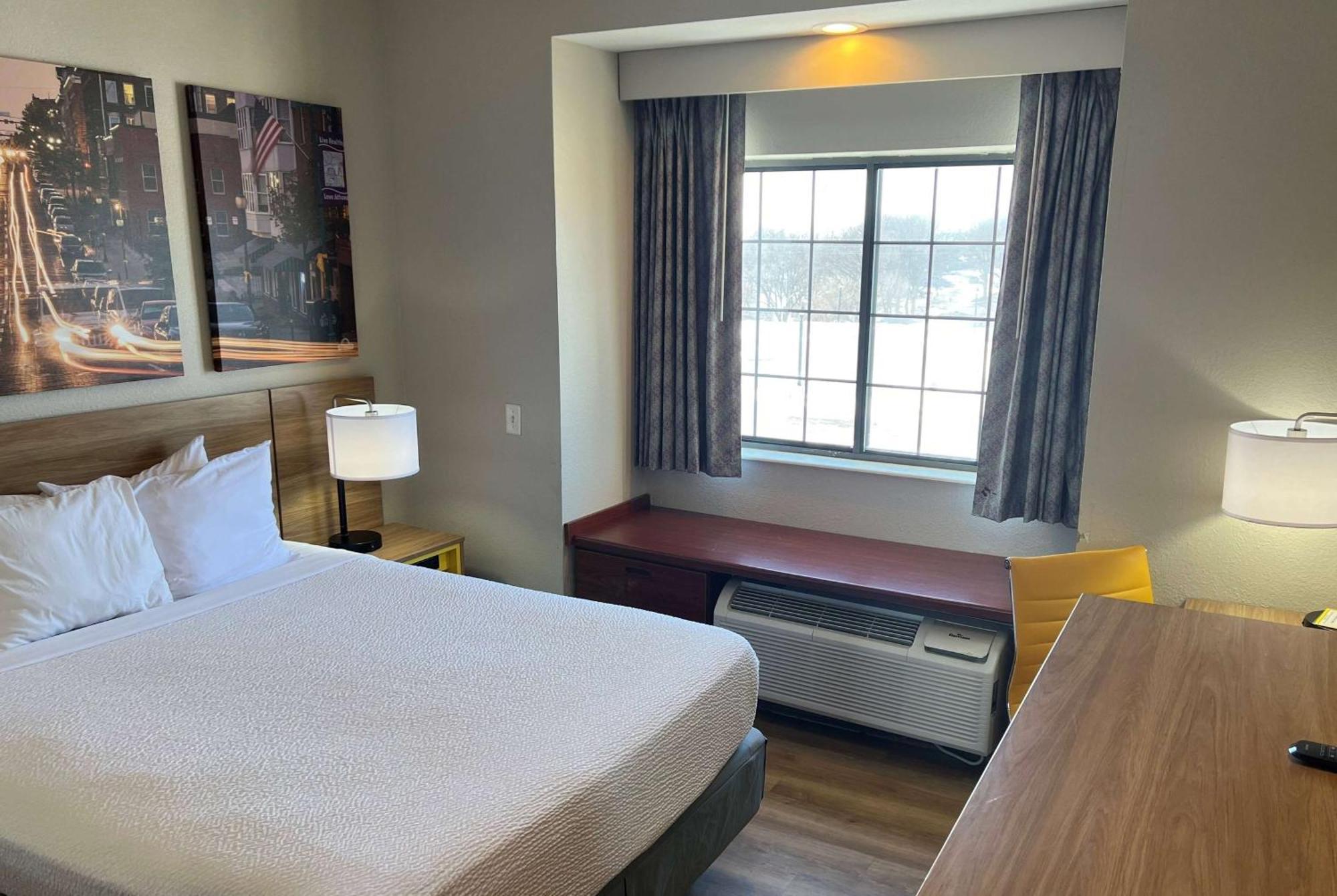 Days Inn By Wyndham Near Kansas Speedway Kansas City Buitenkant foto