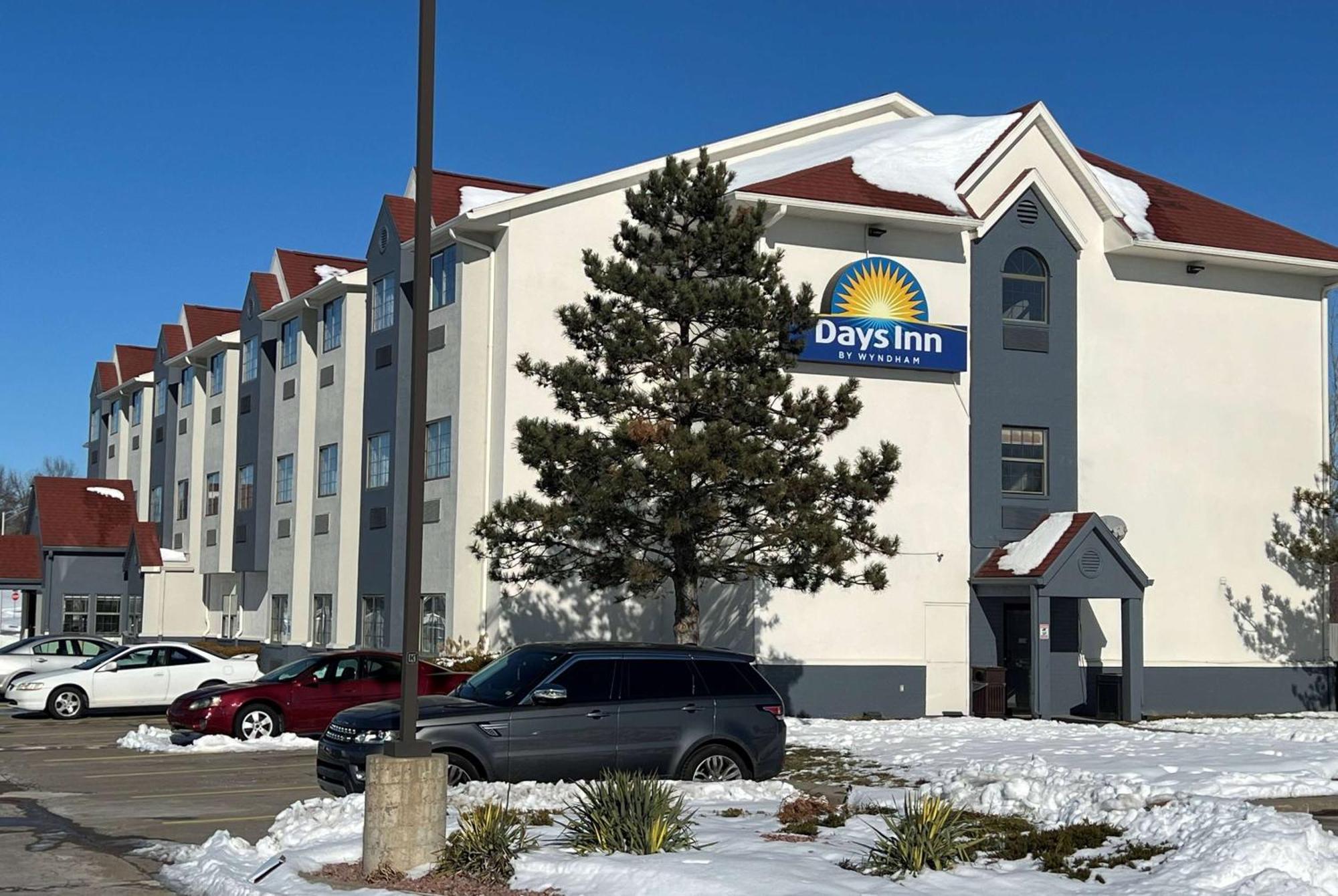 Days Inn By Wyndham Near Kansas Speedway Kansas City Buitenkant foto
